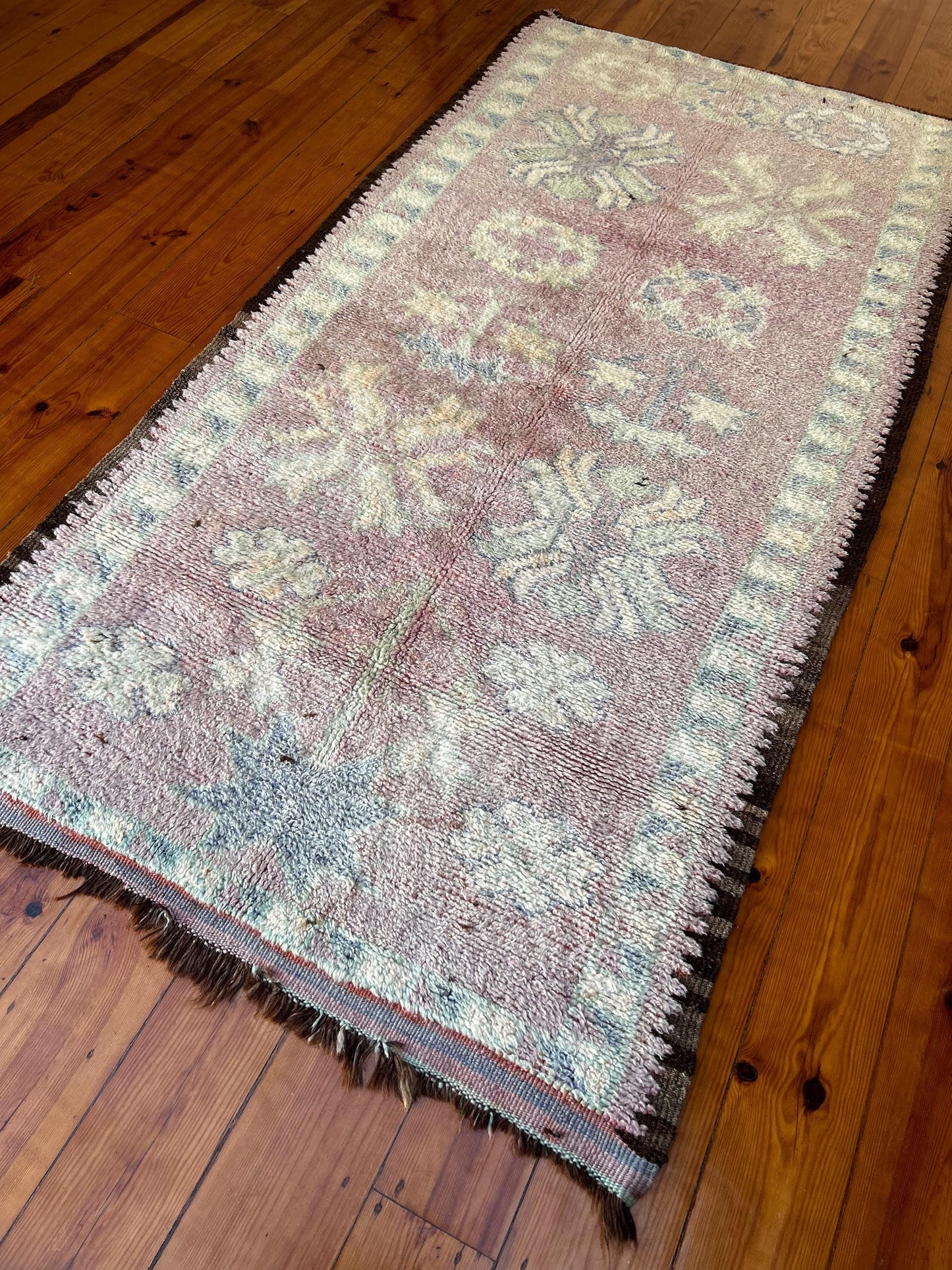 Beni Mguild Runner; 245 x 118 cm (Moroccan Berber Carpet)