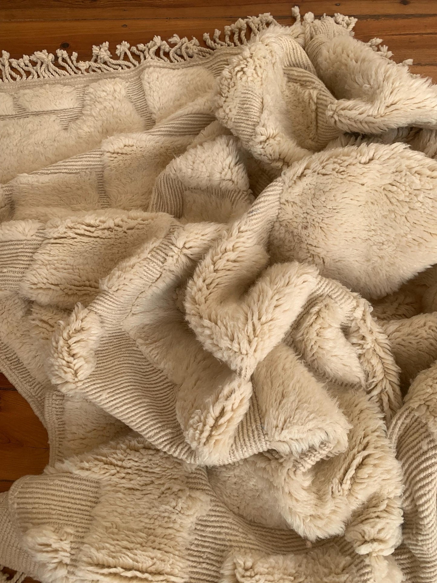 Luxury White Beni Mrirt Moroccan Rug