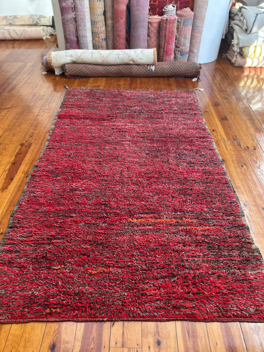 Red Béni Mguild Berber Rug; 274 x 153 cm