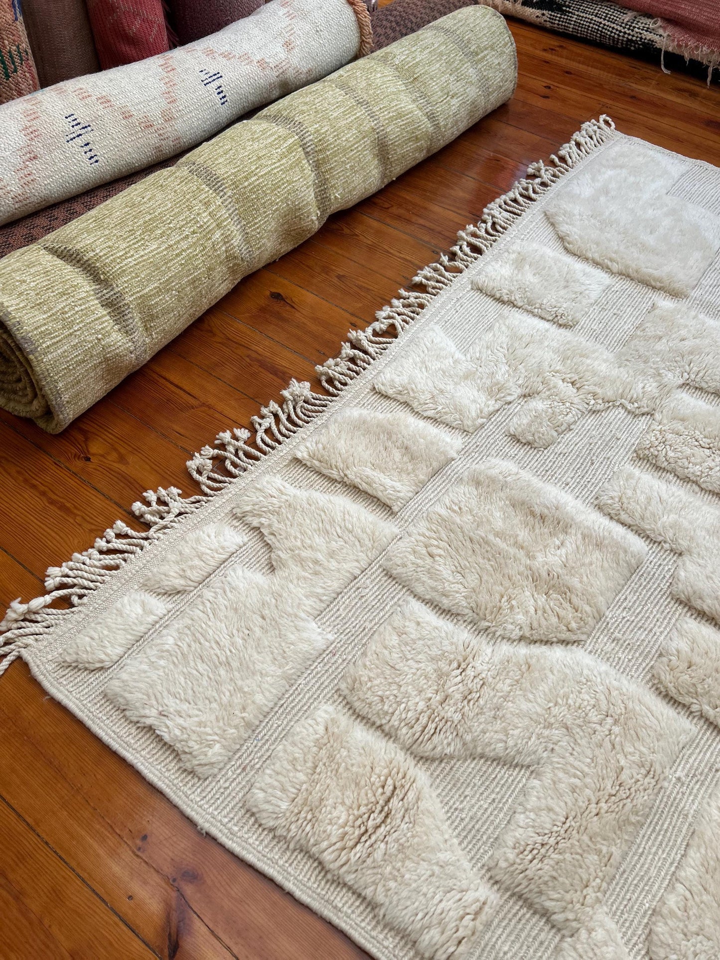 Luxury White Beni Mrirt Moroccan Rug