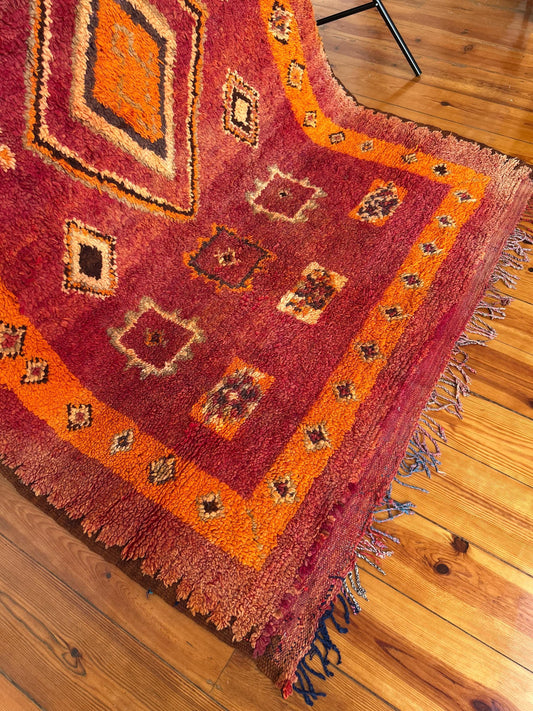 Red Vintage Moroccan Rug; 250 x 153 cm (Hndmade Berber Rug)
