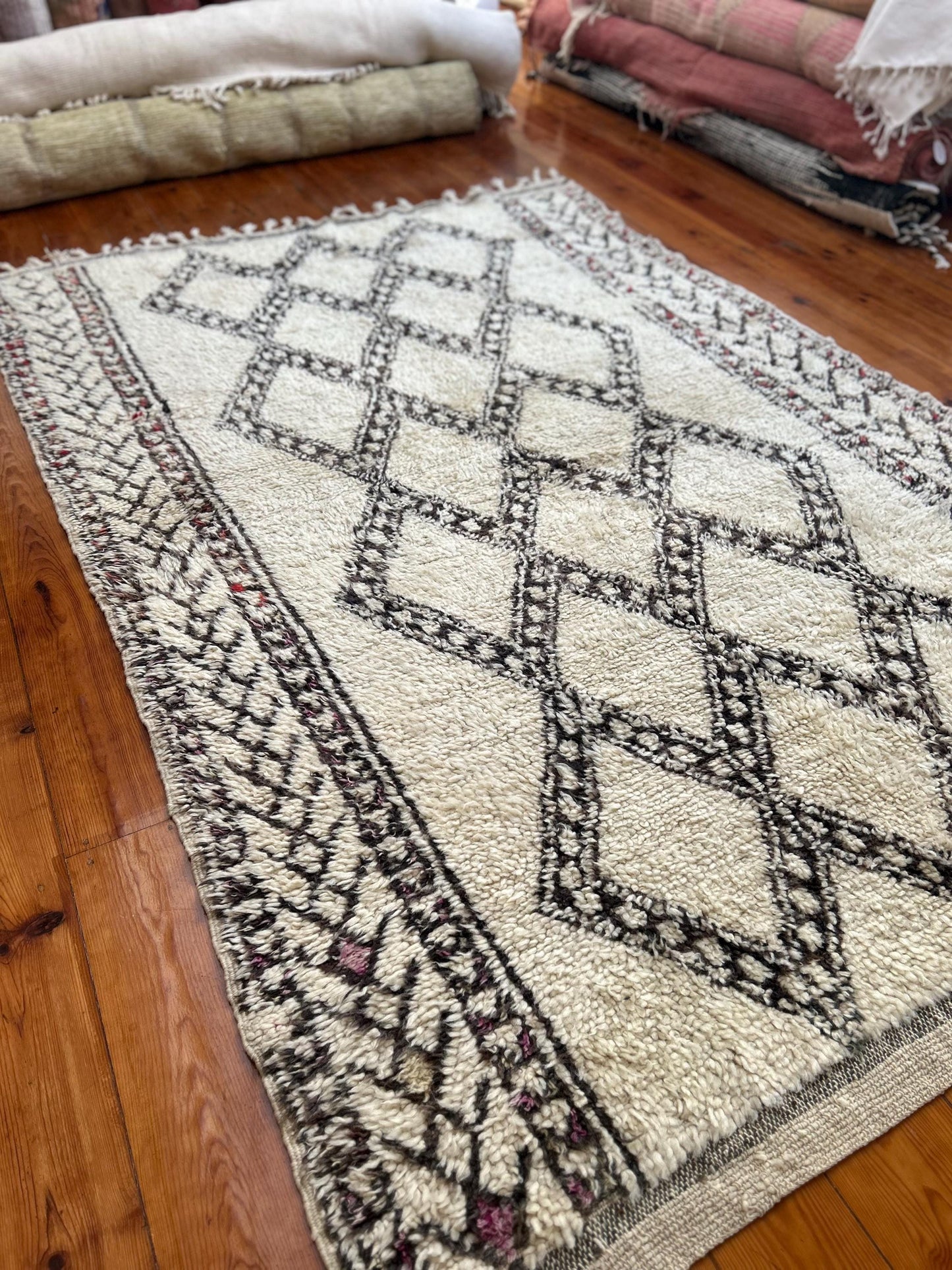 Black and White, Vintage Beni Ourain Rug; 270 x 184 cm (Handmade Berber Carpet)