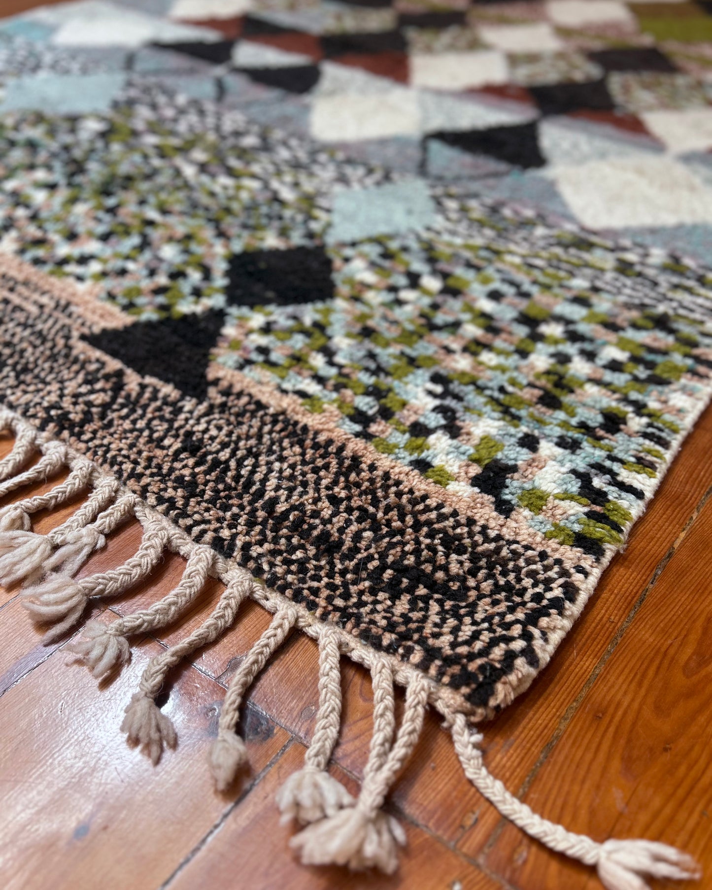 Green Moroccan Boujad Rug; 250 x 150 cm (Berber Handmade Carpet)