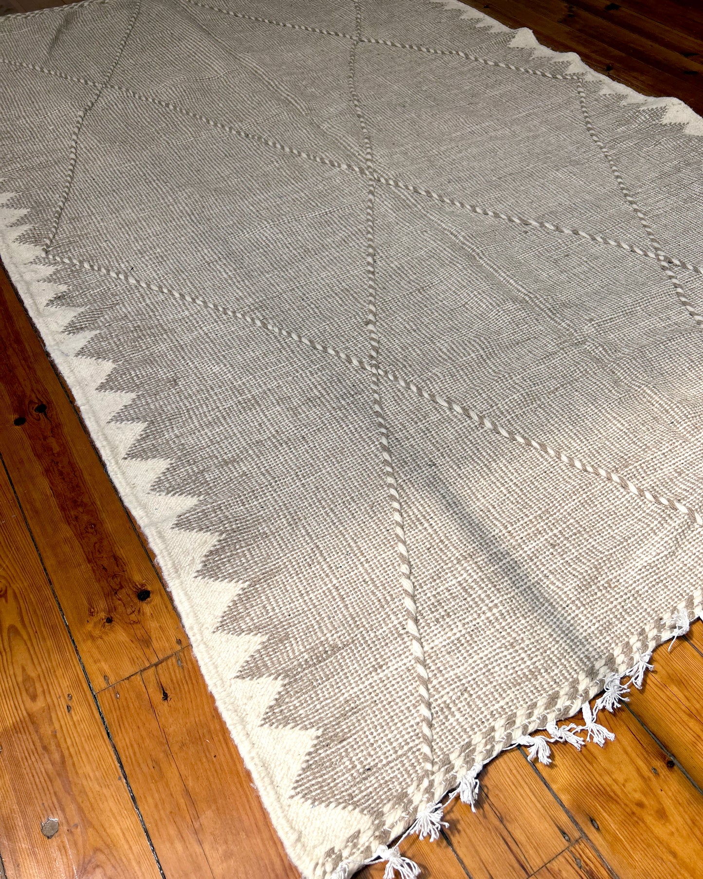 Beige Kilim Flat-Weave Moroccan Rug; 300 x 200 cm (Berber Carpet)