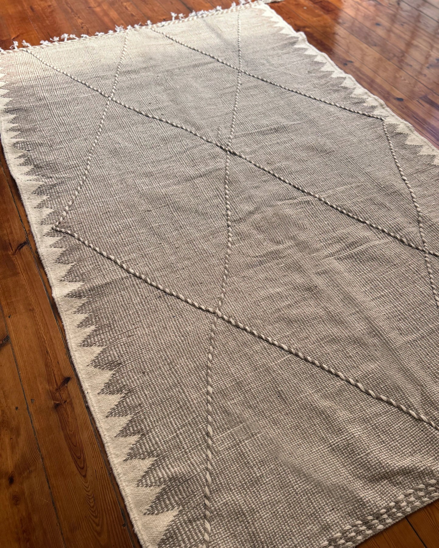 Beige Kilim Flat-Weave Moroccan Rug; 300 x 200 cm (Berber Carpet)