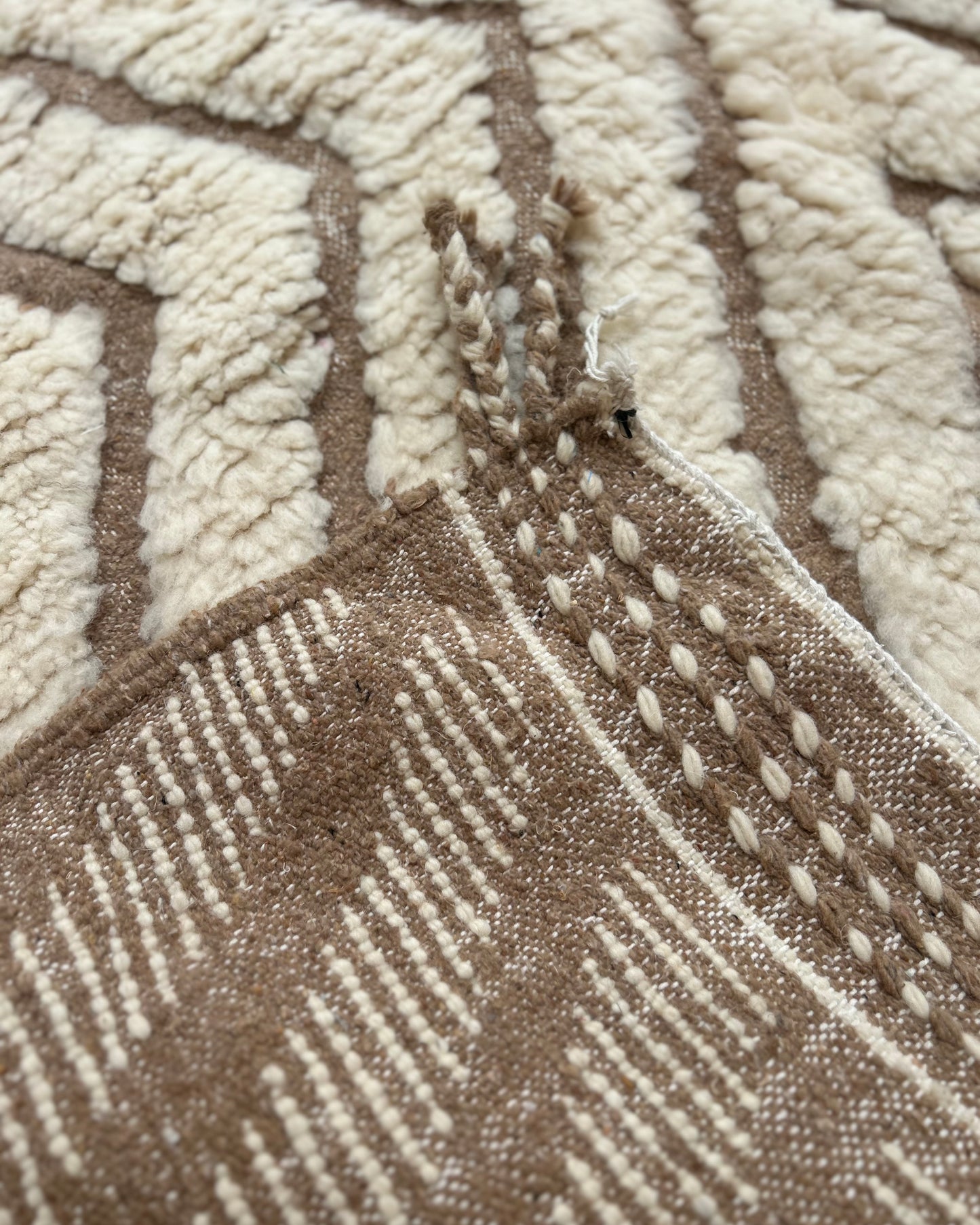 Neutral Moroccan Boujad Rug; 275 x 160 cm (Berber Handmade Carpet)