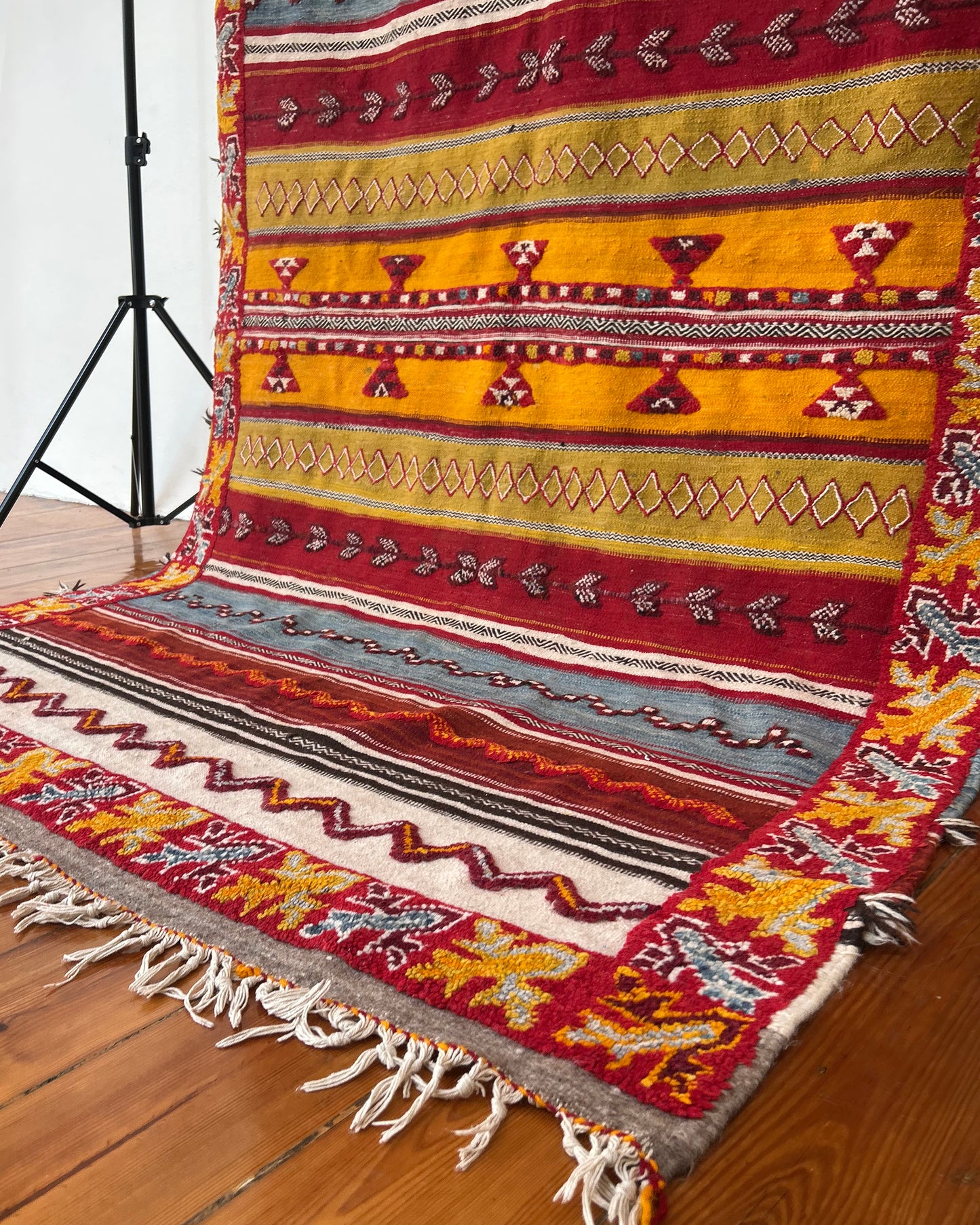 Taznakht Flat-Weave Rug; 250 x 160 cm (Moroccan Berber Carpet)