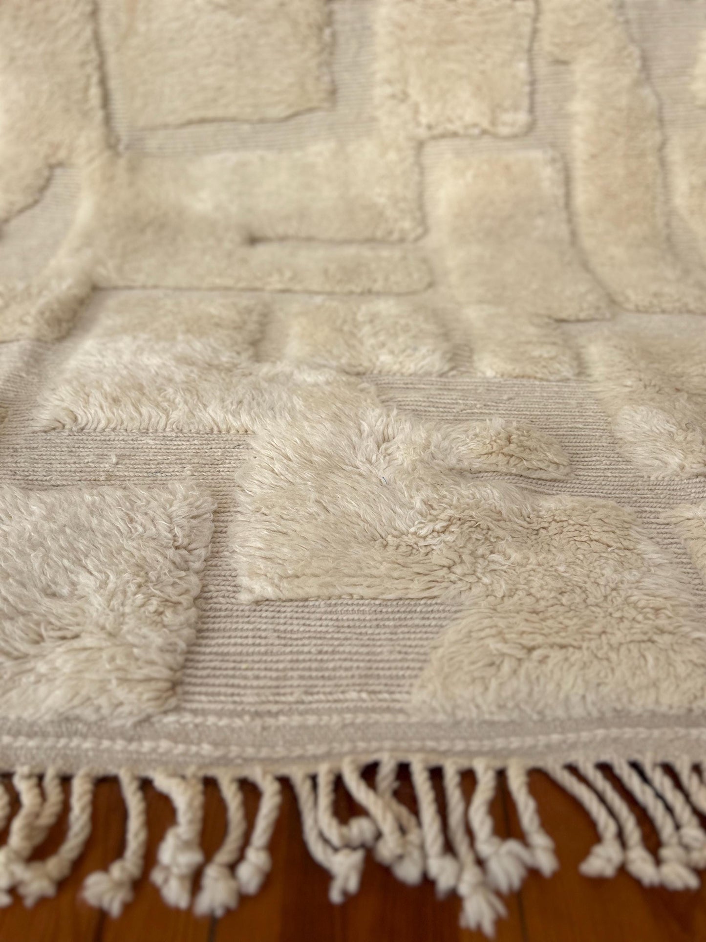 Luxury White Beni Mrirt Moroccan Rug