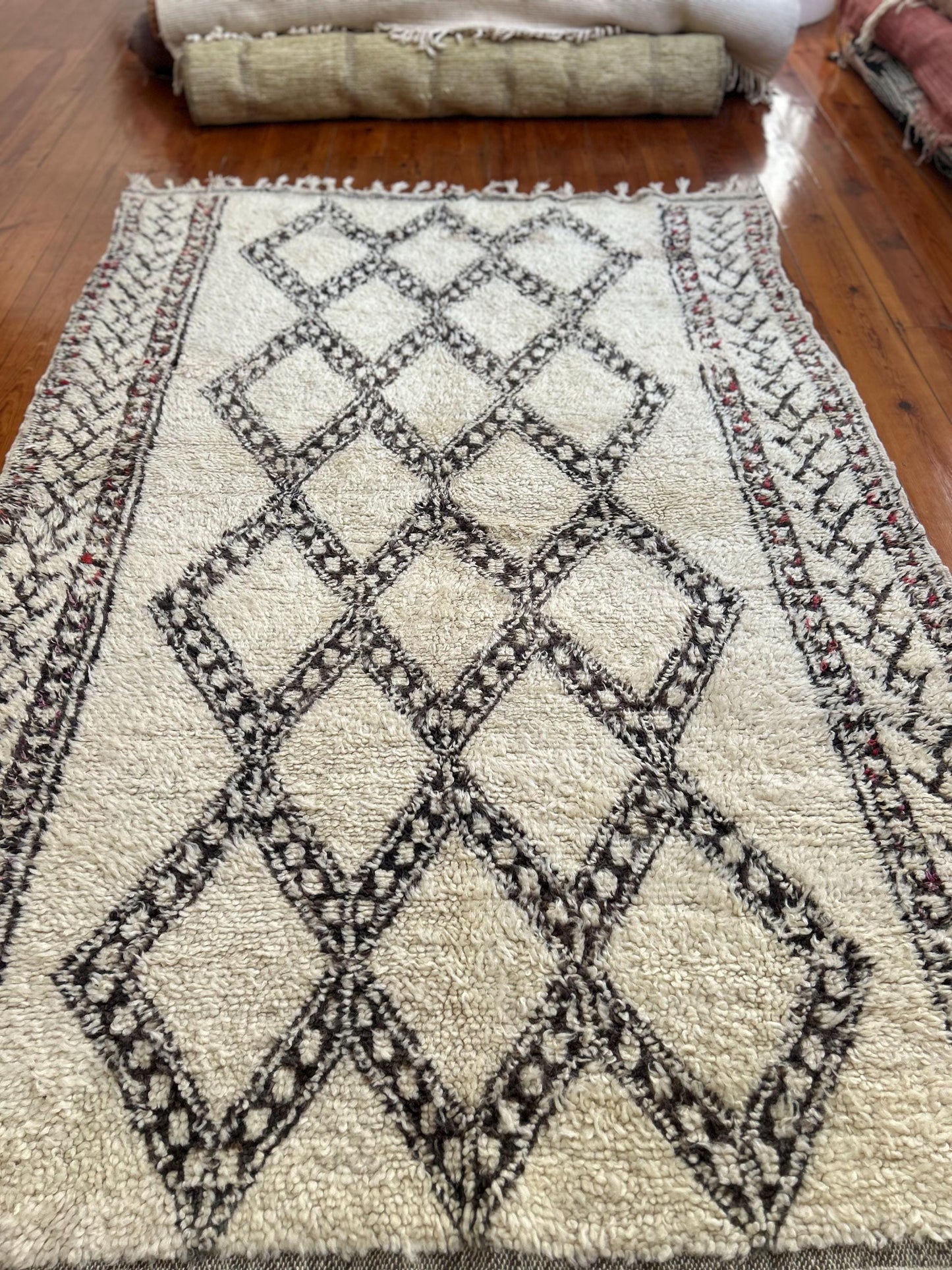 Black and White, Vintage Beni Ourain Rug; 270 x 184 cm (Handmade Berber Carpet)