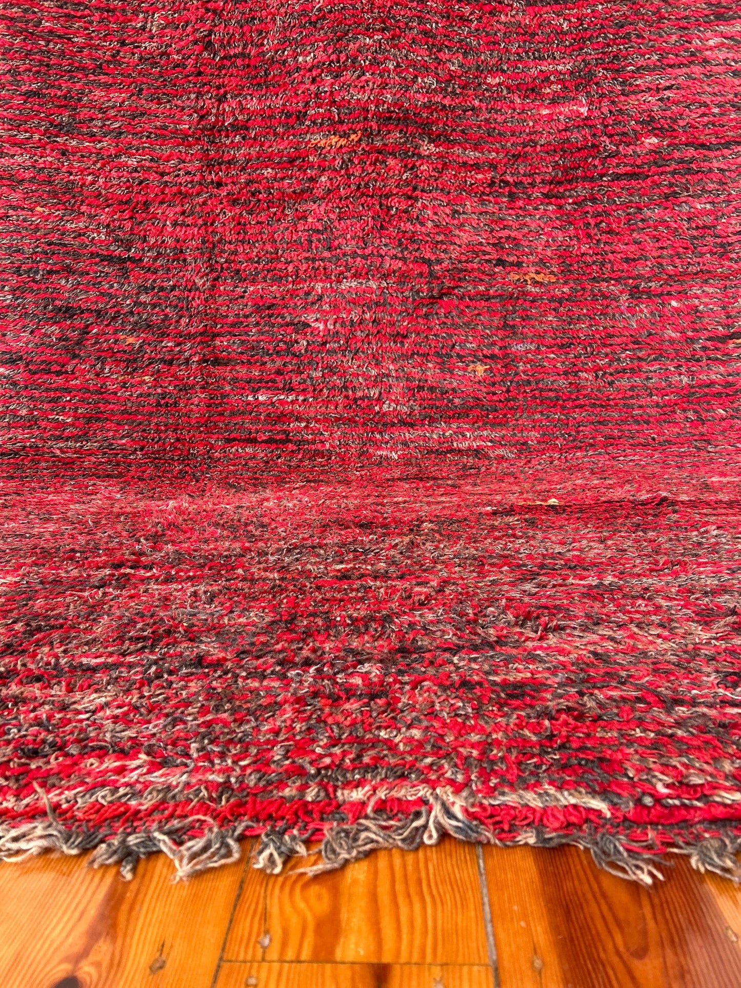 Red Béni Mguild Berber Rug; 274 x 153 cm
