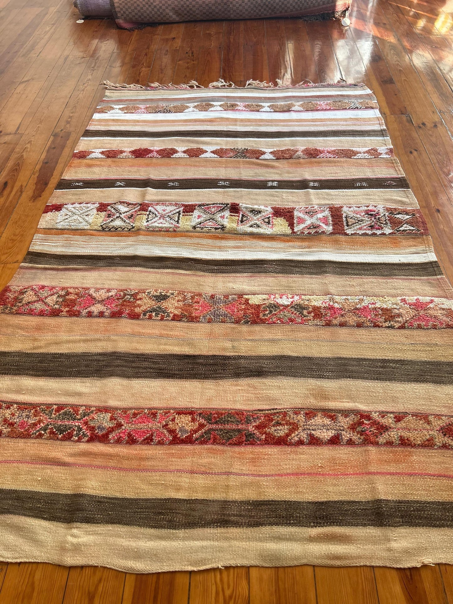 Beige Flat-Weave Moroccan Kilim Rug; 278 x 178 cm