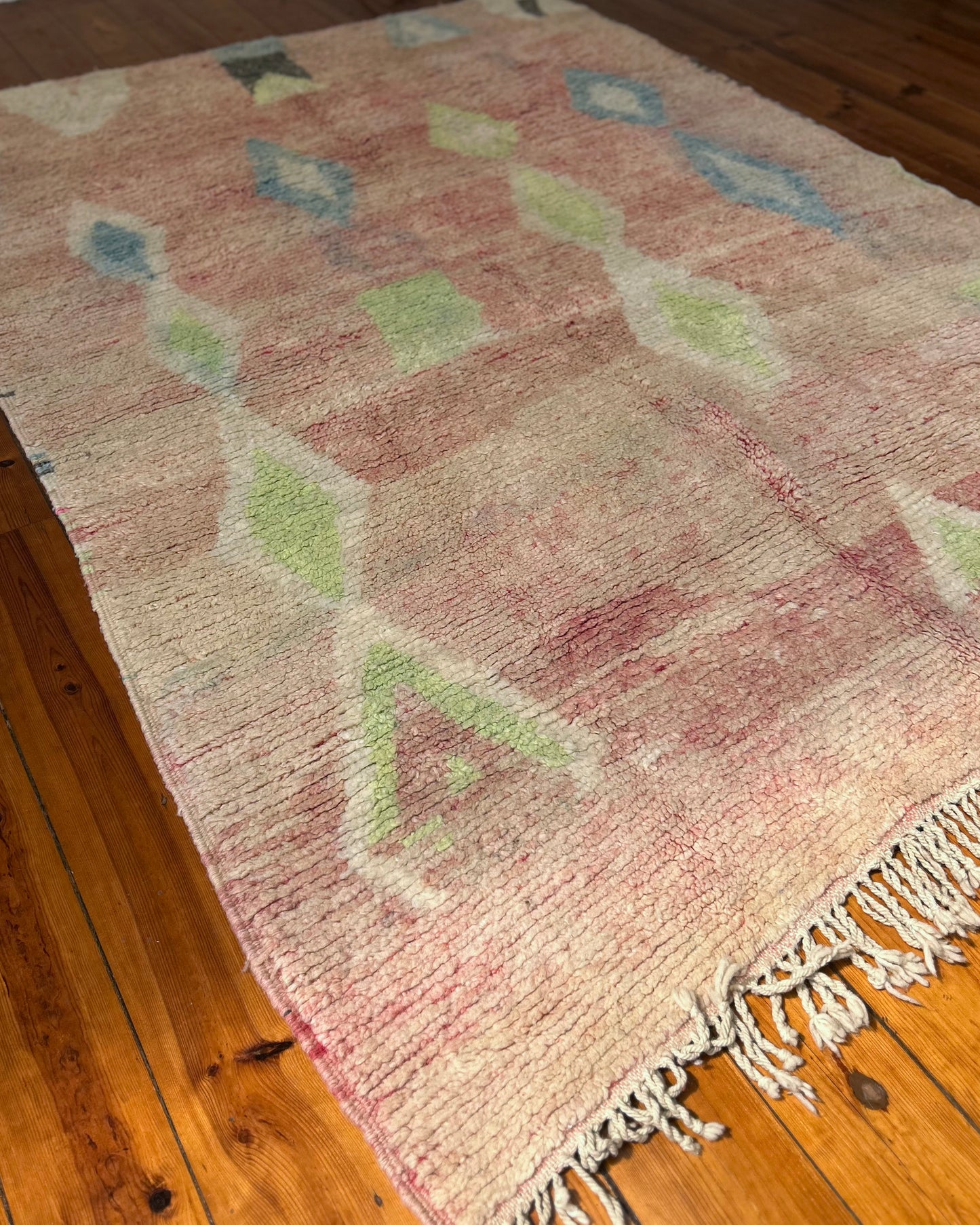 Pink Moroccan Boujad Rug; 275 x 197 cm (Handmade Berber Carpet)