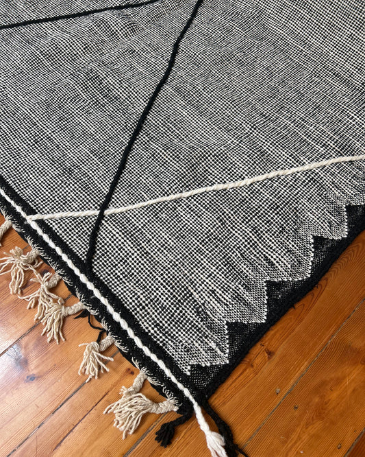 Black and White Kilim Flat-Weave Moroccan Rug; 300 x 195 cm (Berber Carpet)