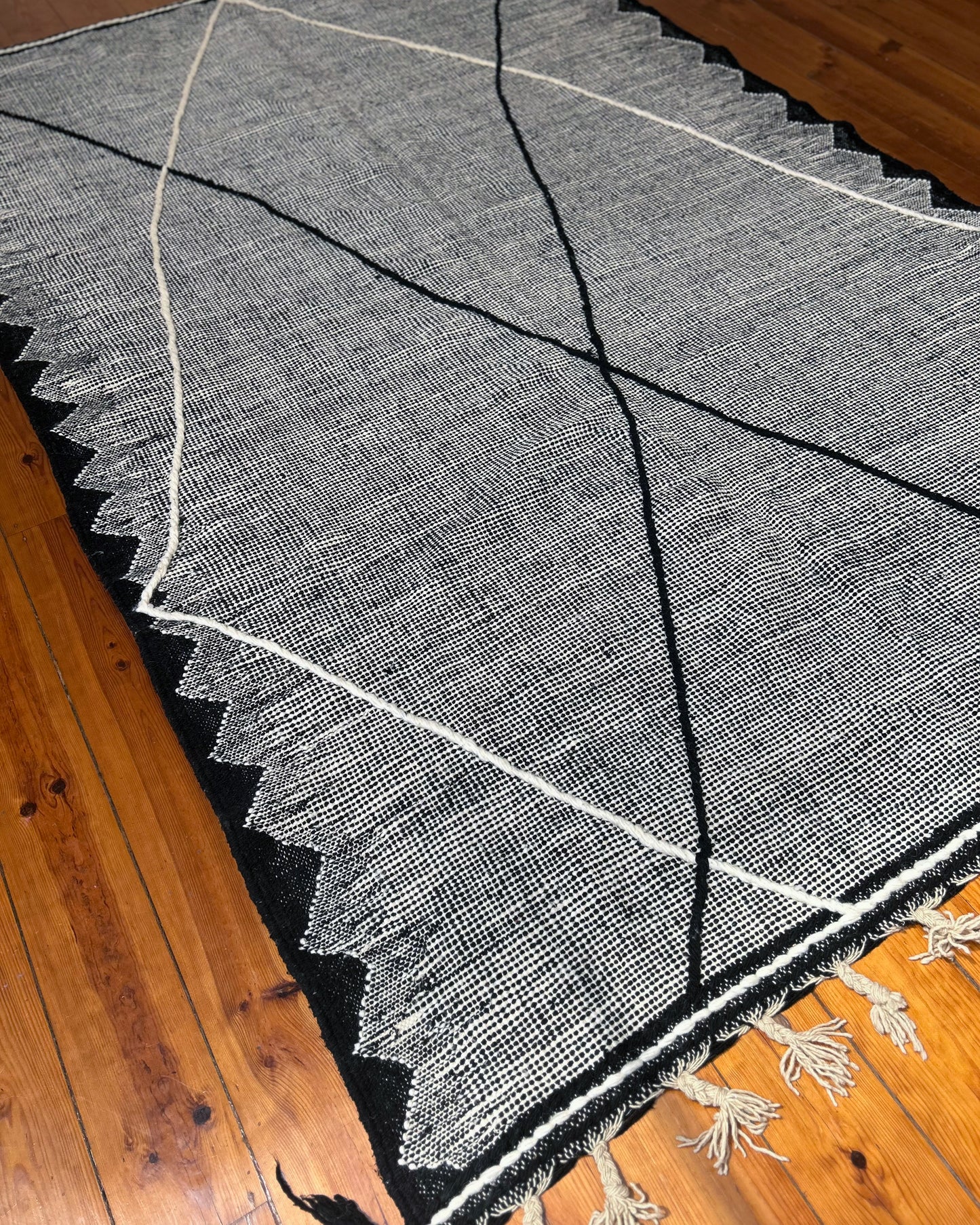 Black and White Kilim Flat-Weave Moroccan Rug; 300 x 195 cm (Berber Carpet)