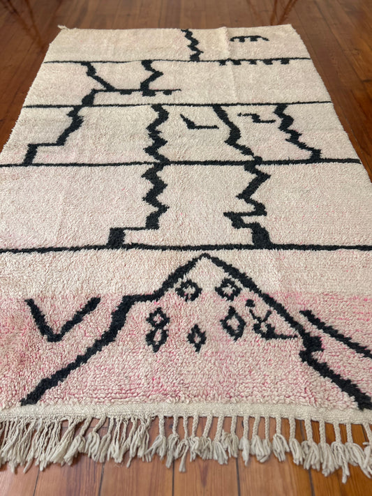 Moroccan Boujad Rug; 157  x 250 cm (Berber Handmade Carpet)